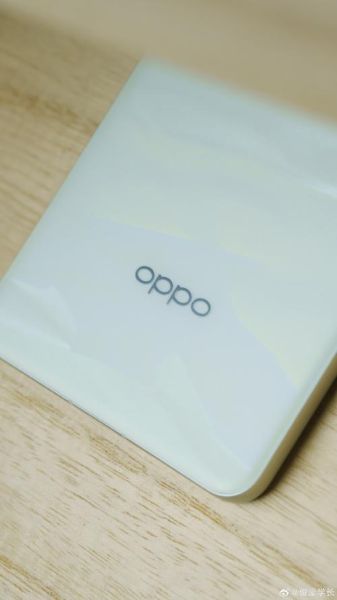 OPPO Find X8 Pro与前代相比，设计上有哪些改进？-红绒网